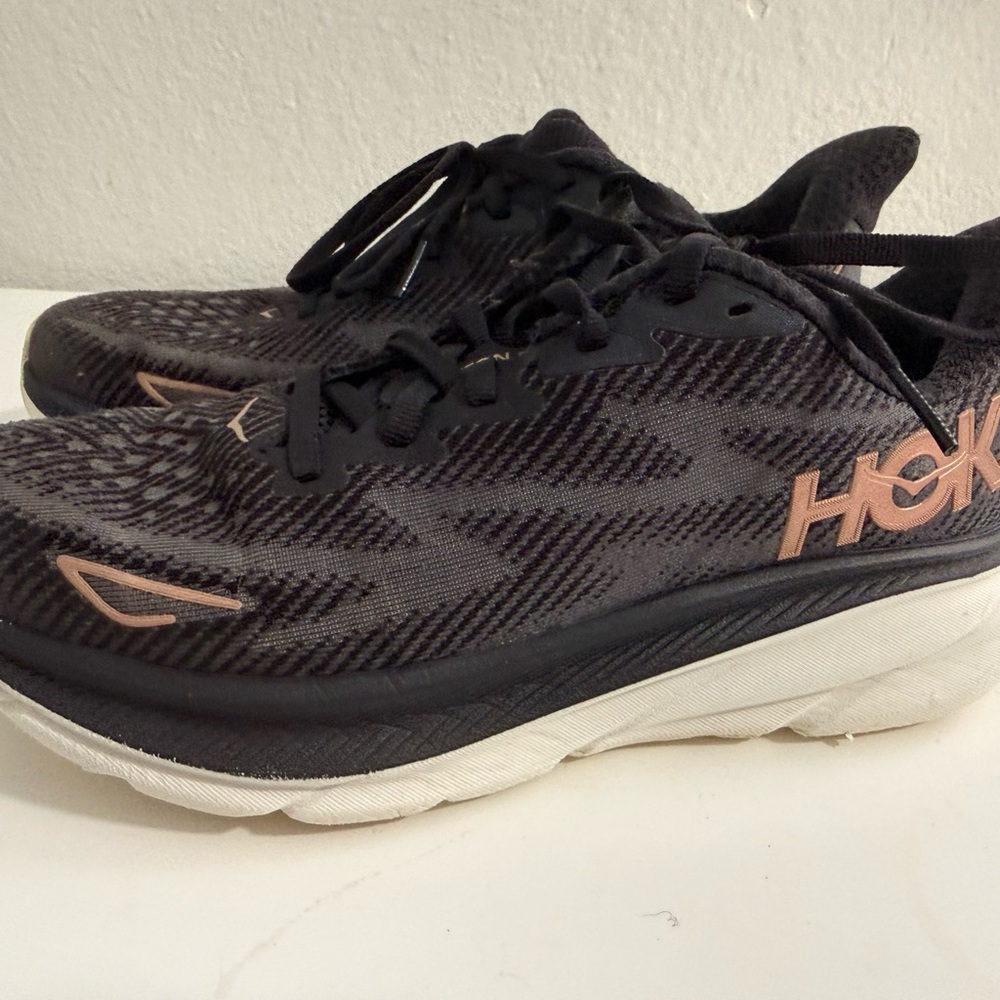 Hoka women size 7 Clifton 9Black and Pink Athletic Shoes - Picture 6 of 8